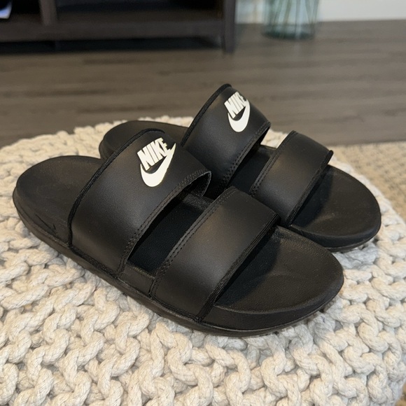 Women’s Nike sandals - Picture 2 of 3